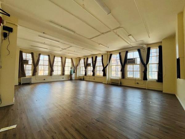 Brilliantly Lit Office Loft Many Windows 2 Entrances Available 02/2026 1