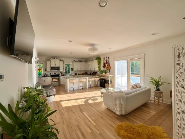 $2,600 / 2br - 1100ft2 - Gorgeous zen jungle home- fully furnished-great east nash location! (East Nashville)63904820632835121