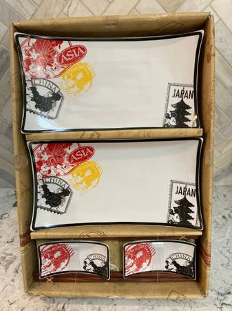 DISNEY Sushi plates and chopstick set NIB 1