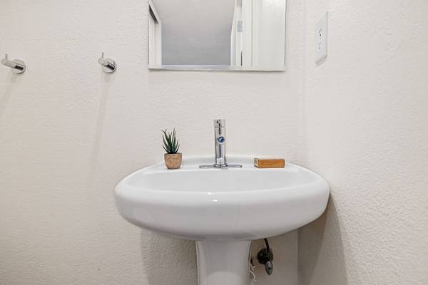 $1,090 / 1br - ***Updated one-bedroom unit available---------1329 Jackson St*** (San Francisco)63946671551491122