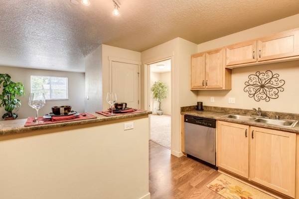 $1,749 / 2br - 1132ft2 - Upper Floor Level, Spacious, Cable Ready, Fireplace (7915 NE Burton Rd, Vancouver, WA)63831607230083122