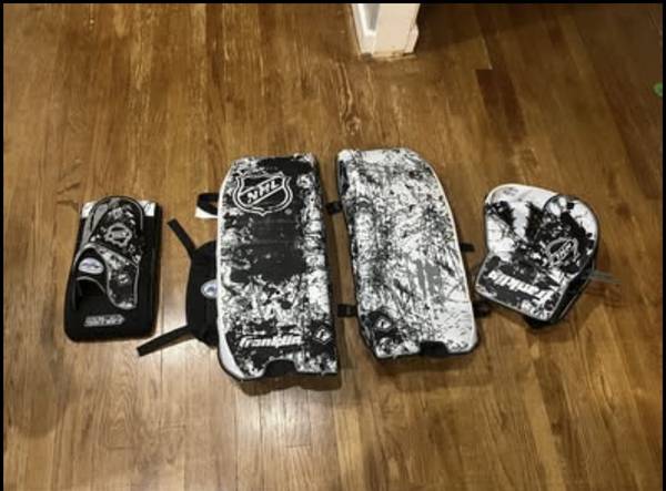 Junior Hockey Goalie Set 1