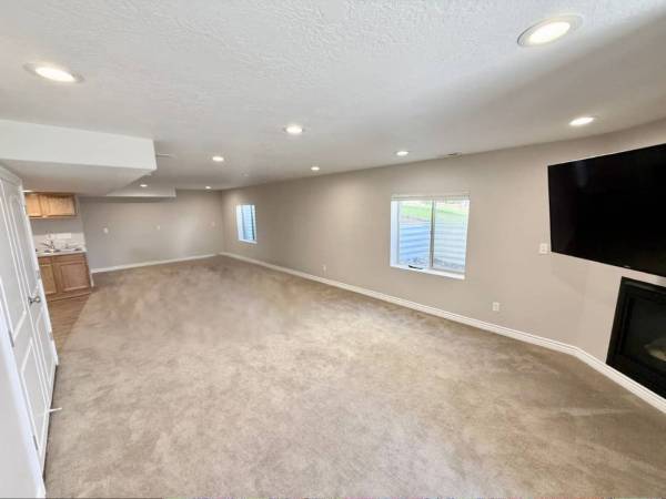 2 Bed / 1 Bath Basement Apartment Near Bangerter Highway 1