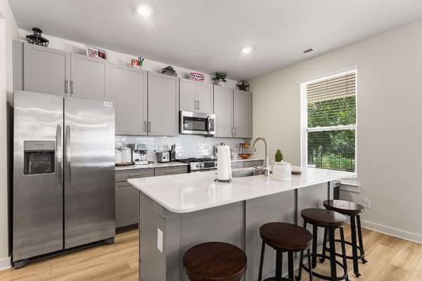 $2250.00 / 4br - 2024ft2 - 543 Ballard Drive63680356209539123