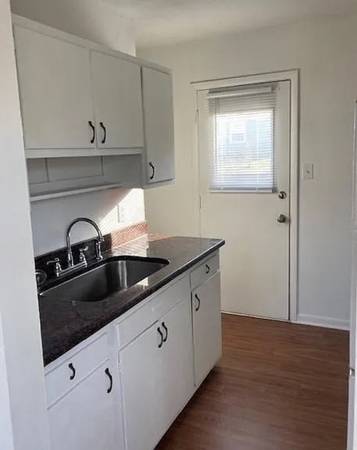 $650 / 2br - 765ft2 - Duplex with large laundry wiTh Washer and DrYer connECtIoN (Greensboro)64027443119233120