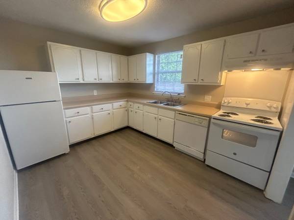 $1,775 / 3br - 🪦 “No Tricks, Just Treats at Berkley Hills Apartments (Madison)63904821832067124