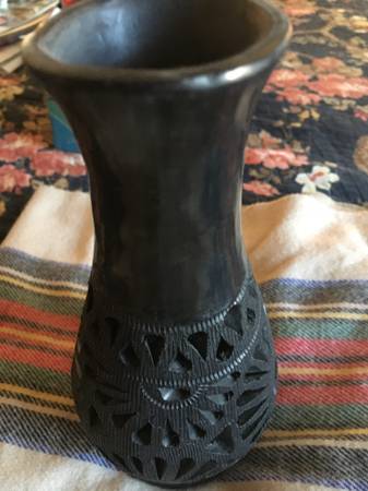 6” Vase looks like volcanic ash. 🌏😯💤 - $10 (Kew F)63435894801923121
