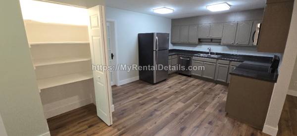 $2000.00 / 2br - 1115ft2 - 2 BR 2 Bath with Office (or 3rd Bedroom) Secluded but walkable to Shop64029375756545121