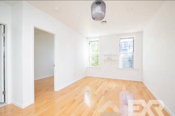$4,500 / 3br - South Slope 3 bed/2 bath that checks all the boxes (Brooklyn)64033630847361121