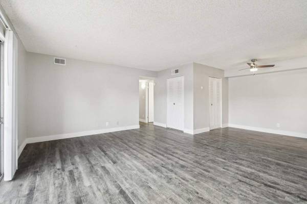 $1,290 / 2hab - 950ft2 - Clubhouse, Dos piscinas, Área de barbacoa/ picnic (7100 East Mississippi Avenue, Denver, CO)63973361174914123