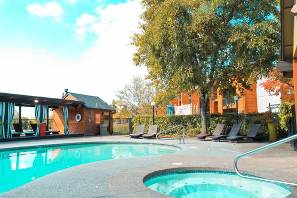 $1,599 / 2br - 852ft2 - ¡Oficialmente es hora de enamorarte 🍂🍁de tu nuevo hogar! 🏊🏻‍♂️ 2x1 (Clackamas)63842023586817120