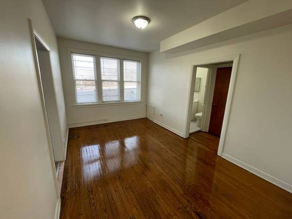 $975 / 1br - Apartment $975 / 1 Bedrooms 1 Bath - Mason & Roosevelt64041641821313124
