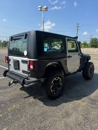 2010 jeep wrangler 4x4 stick shift - $6,995 (Taylor)63470238569601124