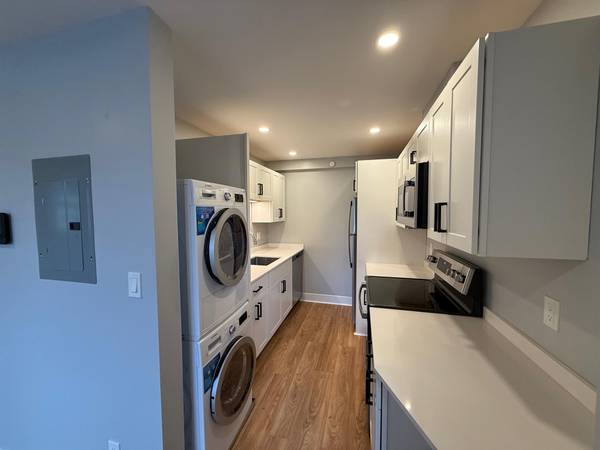 $2,950 / 2br - 700ft2 - Renovated | In unit laundry | parking available | 20 min to the T (Cambridge \ Alewife \ N. Cambridge)63996692476419120