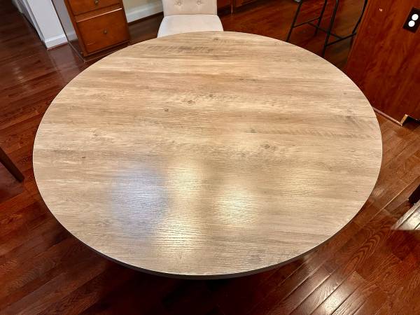 Round dining table and chairs 1