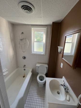$1,300 / 3br - 800ft2 - 3bdrm 1 bathroom Apt for Rent (Buffalo)63925203961986124