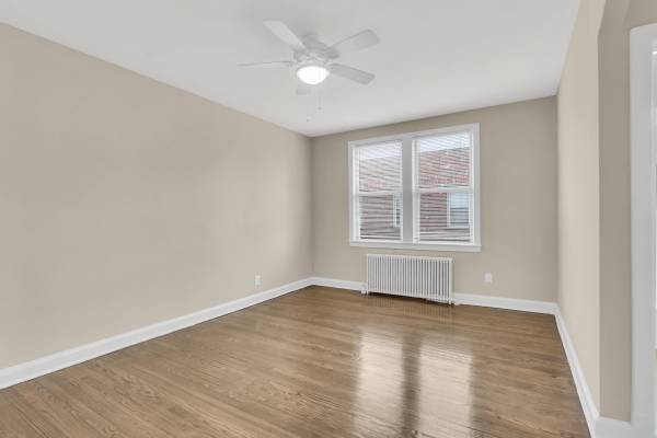 $1,625 / 1 hab - 900 pies² - Servicios incluidos, cocinas actualizadas, refrigerador (315 Franklin St NE, Washington, DC)63822292397443124