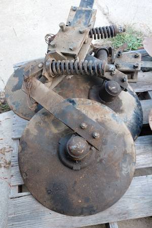 NOS IH Disc Coulters 1