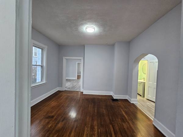 $1,950 / 3br - 2100ft2 - Grand Victorian Close to Hospitals and Uptown (Cincinnati)63974474976515123