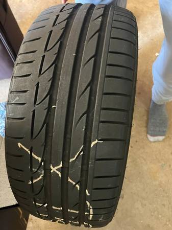 Bridgestone Run-Flat Winter Tire 225/40R19 – Lightly Used, Excellent C 1