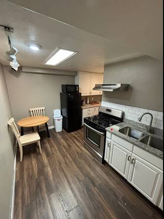 $1,100 / 1br - 900ft2 - 1-bedroom basement apartment, located in a quiet, residential area .63670955616769122