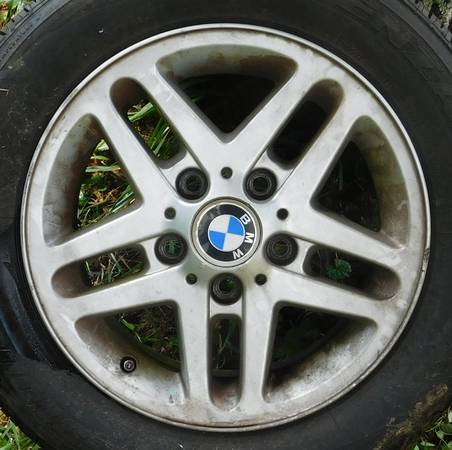 BMW 323i 2000 Wheel / Rim 1
