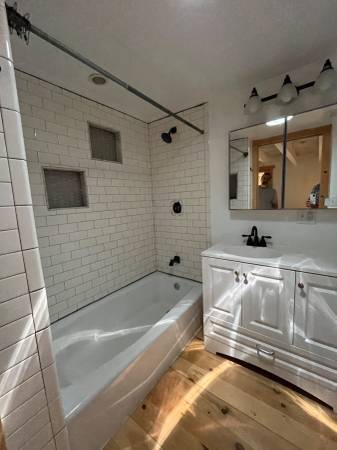 $2,000 / 2br - 1350ft2 - Hermosa antigua casa de adobe en el centro/Incluidos servicios (Taos)63806118142723122