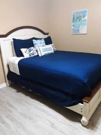 $2,200 / 1br - 600ft2 - 1-bedroom 1 bath (Front Beach Road)63910577982211120