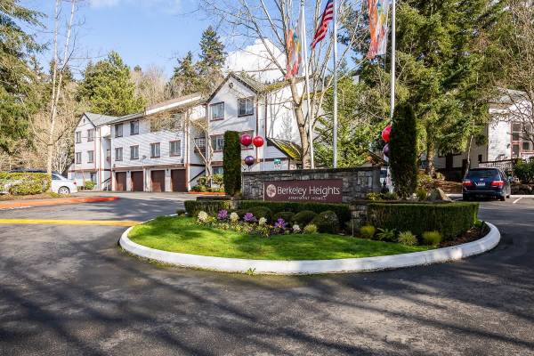 $2,300 / 2br - 1041ft2 - 2 Bed, Covered Parking, Courtesy Patrol (22804 90th Way South, Kent, WA)63811611012355122