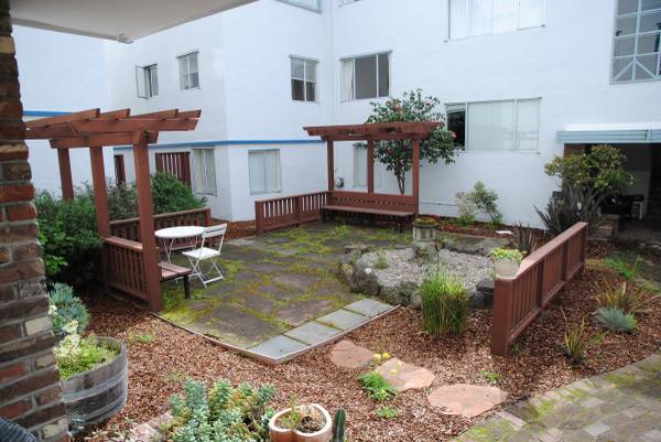 $1,795 Cozy studio in Adams Point (oakland lake merritt / grand)63938627714819121