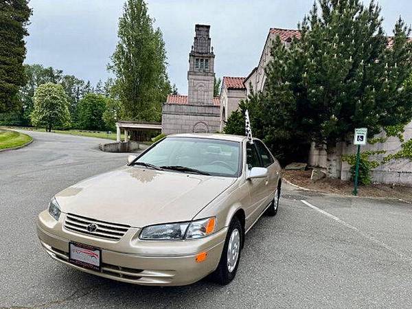 1999 Toyota Camry LE 4dr Sedan - $5777.0063617379548291121