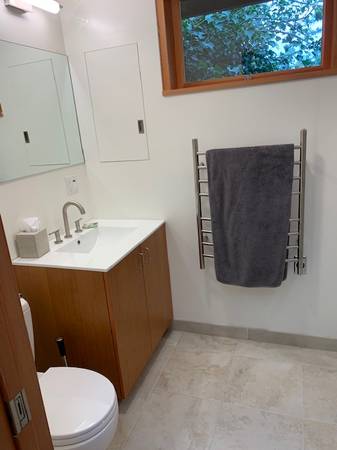 $2,250 / 1br - 500ft2 - Private furnished cottage on creek (west marin)63994101362307124
