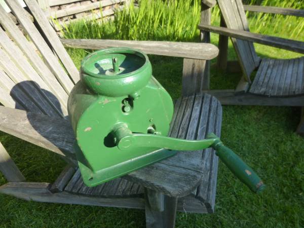 Antique Cream Separator Base 1