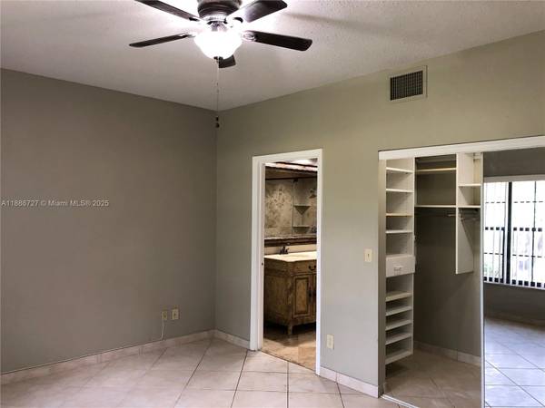 $2,800 / 2br - 1197ft2 - 🌅 Beautiful 2/2 Lakefront Condo in Grand Palms – Pembroke Pines (Pembroke Pines)63983674086402124