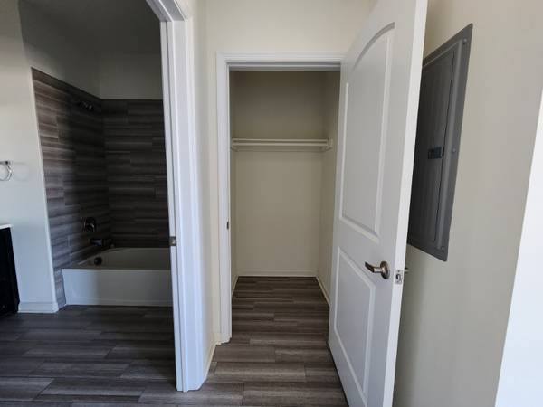 $1800.00 / 600ft2 - Clean Studio APT near Rutgers J&J RWJ New Brunswick63762871075585124