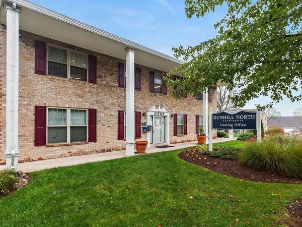 $1,460 / 2br - Laundry Facilities, Window Coverings, Carpeting (7910 Dunhill Village Circle, Baltimore, MD)63685909039617123