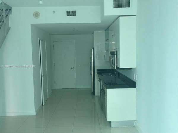 $3,100 / 1br - 685ft2 - Luxe 2-Story Loft Unit! (Infinity - Brickell)64001848296961124