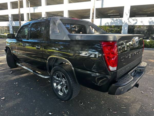 2004 Chevrolet Avalanche 1500 - Great Condition and Fantastic Price! - $7995.00 (North Hollywood)63618238834691121