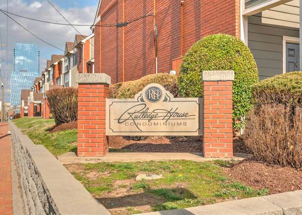 $1,080 / 1br - 715ft2 - Lovely clean spacious condo (Nashville)63680356002945121