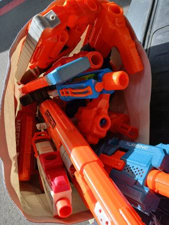 12 Nerf guns 1