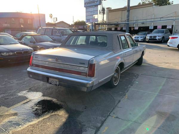 1989 Lincoln Town car Classic - $4,999 (North Hollywood)63441067466881123