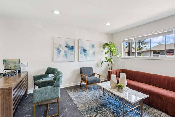 $1,860 / 2br - 827ft2 - Scenic views of the Willamette River, Plush Carpeting, Ceiling Fan (12601 SE River Rd, Milwaukie, OR)63867269367169120