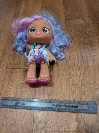 Kindi Kids doll - Flora Flutters scented big sister, 11" 1