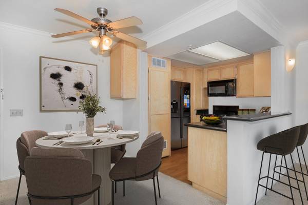 $1,949 / 1br - 652ft2 - 1bd 1ba, Designer Granite Countertops, Double Master Suites (930 Figuroa Terrace, Los Angeles, CA)63840115245953124