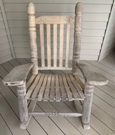 Dedeaux Clan Oversized Rocker 1