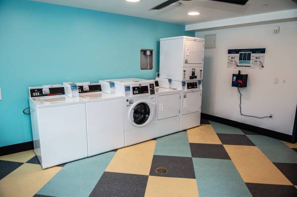 $1,614 / 2br - Vistas, 2 habitaciones 1 baño, ubicado en Tigard! (9660 SW Greenburg Rd, Tigard, OR)63820909769345123