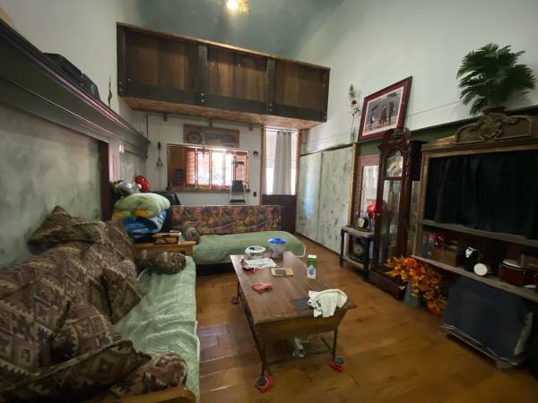 Live/work loft for temporary share 1