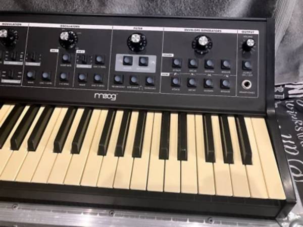 Moog Little Phatty (Stage II) Analog Synthesizer + Flight