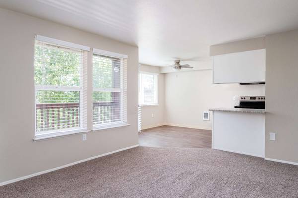 $1,650 / 2br - 924ft2 - ¡Totalmente renovado y listo para ti! ¡Ven a verlo hoy! (Clackamas)63820882952705124