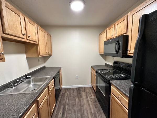$1,980 / 2br - 853ft2 - Beautiful 2 BR~2 BA Apartment!! Pet friendly!!! (20 Sentinel Court, Manchester NH)63931654402178123